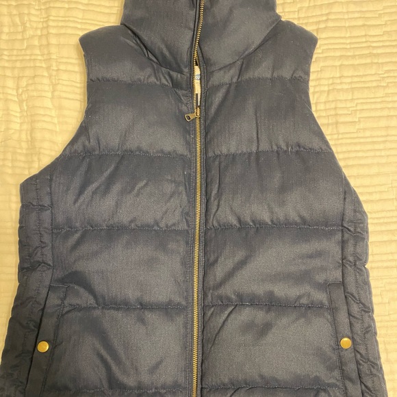 Navy blue vest, size medium. - Picture 1 of 4